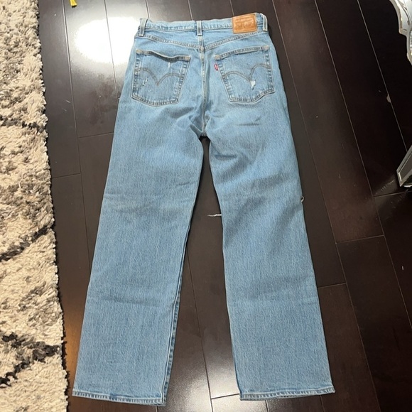 LEVIS ‘Ribcage Straight’ Premium High Rise Ankle Show Jeans - Ripped Knee - 29” - Picture 4 of 10